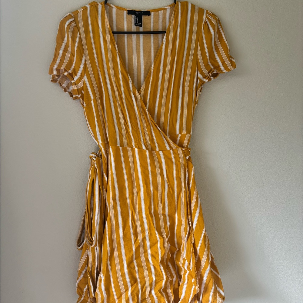 Dandelion color stripe sundress, perfect condition.